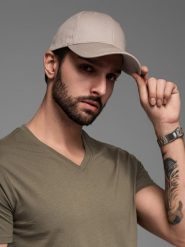 Męska czapka z daszkiem bejsbolówka z ozdobnym haftem – popielata V3 OM-ACCS-0102 - uniwersalny. Szare czapki i kapelusze męskie Ombre Clothing, bez wzorów, z bawełny, klasyczne. W wyprzedaży za 39.99 zł.