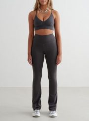 Damskie legginsy rozszerzane nogawki, wysoki stan, squat proof Sense ciemnoszary. Szare legginsy damskie Aim'n, s, bez wzorów, z elastanu, z podwyższonym stanem, na fitness i siłownię. Za 339.00 zł.
