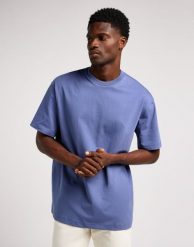 MESKA KOSZULKA LEE PLAIN LOOSE TEE SURF BLUE 112350758. Niebieskie t-shirty męskie Lee, xl, bez wzorów, bez kołnierzyka. Za 79.99 zł.