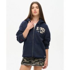 Bluza z kapturem vintage sportowa. Niebieskie bluzy damskie Superdry., bez wzorów, z kapturem. W wyprzedaży za 378.20 zł.