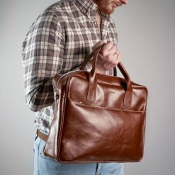 Torba Męska na Laptop R12 Brødrene Jasny Brąz. Torby na laptopa męskie bez wzorów, ze skóry. Za 459.00 zł.