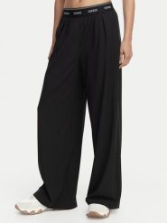 Guess Spodnie dresowe V6GB08 W1771 Czarny Relaxed Fit. Czarne spodnie dresowe damskie Guess, m, z aplikacjami, z dresówki. Za 344.99 zł.