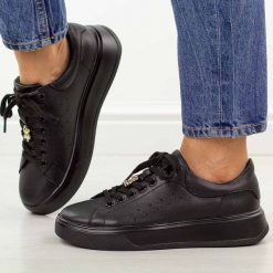 Czarne skórzane półbuty damskie Cambell 19379. Czarne półbuty damskie Cambell, na jesień, bez wzorów, z jeansu, biznesowe, bez obcasa, bez zapięcia. Za 239.00 zł.