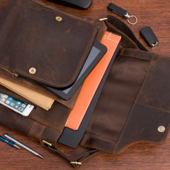 Torba męska skórzana na ramię laptopa 15,6" Beltimore N26. Brązowe torby na laptopa męskie bez wzorów, biznesowe, na ramię. Za 349.90 zł.