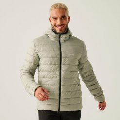 Kurtka turystyczna pikowana męska z kapturem Marizion. Szare kurtki męskie Regatta, m, bez wzorów, z puchu, trekkingowe. Za 119.99 zł.