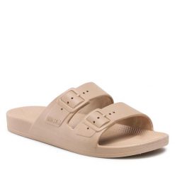 Klapki Freedom Moses. Brązowe klapki damskie Freedom moses, bez wzorów, bez obcasa. Za 159.99 zł.