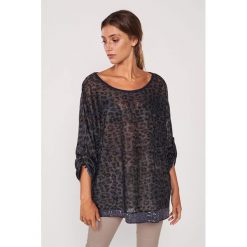 Koszulka w kolorze czarno-brązowym ze wzorem. T-shirty damskie marki Dioxide. W wyprzedaży za 99.95 zł.
