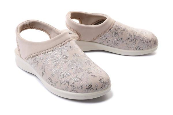 SANITAL FLEX 8232.36 beige, sandały damskie. Brązowe sandały damskie Sanital-Flex, bez wzorów, bez obcasa, na koturnie, bez zapięcia. Za 189.90 zł.