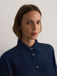 Jeansowa koszula z lyocellu - granatowy. Niebieskie koszule damskie Reserved, l, bez wzorów, z jeansu, bez kołnierzyka, bez ramiączek. W wyprzedaży za 45.99 zł.