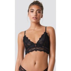 NA-KD Lingerie Koronkowy biustonosz w dekoltem V - Black. Biustonosze marki NA-KD Lingerie. Za 72.95 zł.