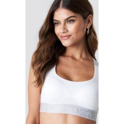 Calvin Klein Elastyczny biustonosz Customized - White. Białe biustonosze Calvin Klein, z haftami, z elastanu. Za 181.95 zł.