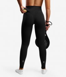 Legginsy sportowe damskie eleganckie. Czarne legginsy sportowe damskie NORDICDOTS, bez wzorów, z materiału, z standardowym stanem, na fitness i siłownię. Za 365.00 zł.