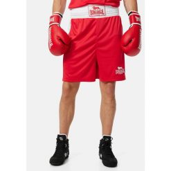 Amatorskie spodenki bokserskie Lonsdale Trunk. Czerwone krótkie spodenki sportowe męskie Lonsdale, bez wzorów, na fitness i siłownię. Za 184.00 zł.