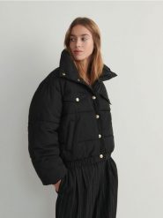 Pikowana kurtka - czarny. Czarne kurtki damskie Reserved, l, bez wzorów, bez kaptura. W wyprzedaży za 59.99 zł.