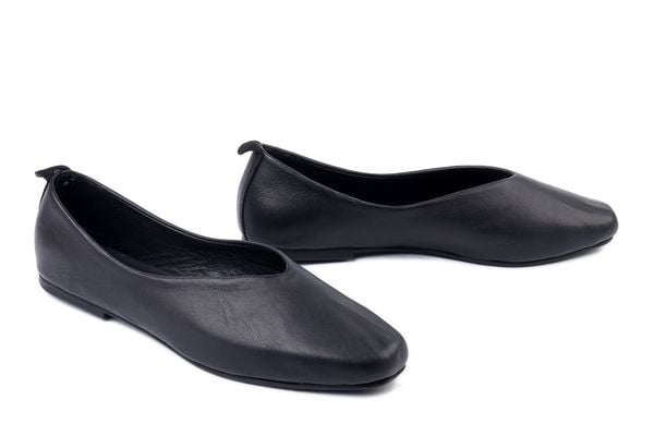 ARTIKER RELAKS 58C2612 czarny, baleriny damskie. Czarne baleriny damskie Artiker Relaks, bez wzorów, ze skóry, bez obcasa, na obcasie. Za 234.90 zł.