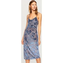 Sukienka z tkaniny devore - Niebieski. Niebieskie sukienki damskie Reserved, z tkaniny. W wyprzedaży za 59.99 zł.