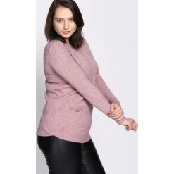 Ciemnoróżowy Sweter Regularity. Czerwone swetry damskie Born2be, na jesień. Za 79.99 zł.