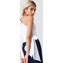 NA-KD Trend Koszula z jednym rękawem i wiązaniem - White. Koszule damskie marki NA-KD Trend. W wyprzedaży za 60.97 zł.