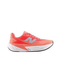 Buty biegowe New Balance FuelCell Rebel v5 Różowy. Czerwone obuwie sportowe damskie New Balance, bez wzorów, z gumy, do biegania. Za 808.95 zł.
