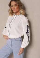 Biało-Niebieska Koszula z Bawełny z Okrągłym Dekoltem i Haftowanym Zdobieniem Gonadiel. Białe bluzki damskie Renee, l, z aplikacjami, z bawełny, eleganckie, bez kołnierzyka, bez ramiączek. Za 74.99 zł.