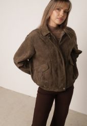Zielona Kurtka Przejściowa z Imitacji Zamszu w Stylu Retro z Gumką na Dole i Kołnierzem Eurika. Zielone kurtki damskie Born2be, l, bez wzorów, z jeansu, bez kaptura. Za 229.99 zł.