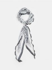 Chusta ze wzorem - wielobarwny. Szaliki i chusty damskie Sinsay, bez wzorów. Za 15.99 zł.