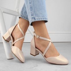 Sandały damskie z paseczkami perłowo beżowe Sergio Leone SK824. Białe sandały damskie Sergio Leone, bez wzorów, ze skóry ekologicznej, bez obcasa, bez zapięcia. Za 139.99 zł.