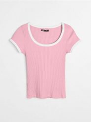 Prążkowana koszulka z kontrastową lamówką - różowy. Czerwone t-shirty damskie Sinsay, l, bez wzorów, prążkowane, bez kołnierzyka. Za 19.99 zł.