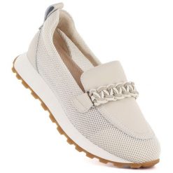 Skórzane półbuty damskie sportowe lordsy beżowe Cambell 19392. Brązowe półbuty damskie Cambell, w ażurowe wzory, ze skóry ekologicznej, sportowe, bez obcasa, bez zapięcia. Za 199.99 zł.