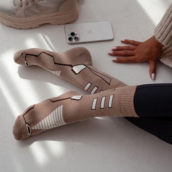 Beżowe skarpetki damskie TERMO-SILVER 1206. Brązowe skarpety damskie Milena, bez wzorów, z bawełny. Za 31.00 zł.