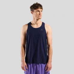 Koszulka bez rękawów męska Odlo Zeroweight Chill-Tec Running Tank 2.0. Niebieskie koszulki sportowe męskie Odlo, na zimę, l, bez wzorów, z materiału, bez kołnierzyka, bez ramiączek, do biegania. Za 127.49 zł.