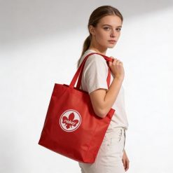Torba zakupowa damska Rieker, z materiału syntetycznego o prostej otwartej formie z dwoma uchwytami do noszenia w dłoni lub na ramieniu lekka i prakt. Czerwone torebki do ręki damskie Rieker, bez wzorów, z syntetyku, biznesowe, bez dodatków. Za 14.99 zł.