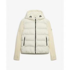 Kurtka puchowa z kapturem, damska, z dzianinowymi rękawami Superdry. Białe kurtki damskie Superdry., bez wzorów, z dzianiny, z kapturem. Za 556.10 zł.
