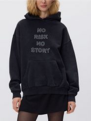 Bluza z napisami - czarny. Czarne bluzy damskie Reserved, l, bez wzorów, z bawełny, bez kaptura. Za 159.99 zł.