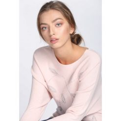 Różowy Sweter Coming Of Age. Czerwone swetry damskie Born2be, z okrągłym kołnierzem. Za 79.99 zł.