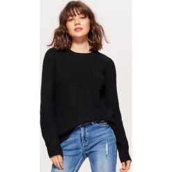 Sweter z drobnym splotem - Czarny. Czarne swetry damskie Cropp, ze splotem. Za 59.99 zł.