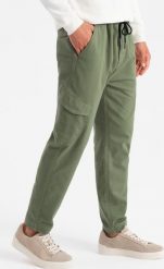 Ombre Męskie dzianinowe joggery z kieszeniami cargo oliwkowe V3 OM-PAJO-0199 M. Zielone spodnie sportowe męskie Ombre, m, bez wzorów, z dzianiny. Za 239.99 zł.