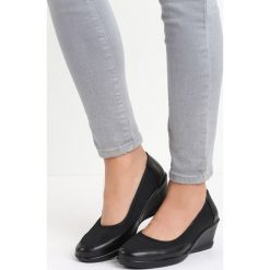 Czarne Czółenka Before I Met You. Czółenka damskie marki bonprix. Za 49.99 zł.