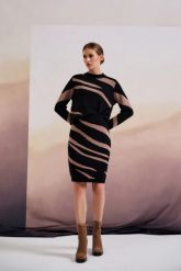Sweter w zwierzęcy wzór czarny. Czarne swetry damskie MOODO, l, bez wzorów, z poliamidu, bez kołnierzyka, bez ramiączek, bez kaptura. Za 139.99 zł.