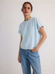 T-shirt z bawełny - jasnoniebieski. Niebieskie t-shirty damskie Reserved, l, bez wzorów, z bawełny, bez kołnierzyka. W wyprzedaży za 25.99 zł.