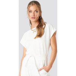 NA-KD Basic Basic Slip Top - White. Trampki i tenisówki damskie marki NA-KD Basic. Za 72.95 zł.