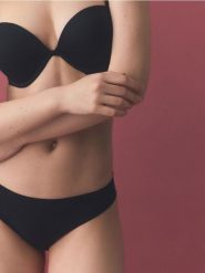 Bawełniane majtki figi 2 pack - czarny. Czarne figi damskie Reserved, l, bez wzorów, z bawełny. W wyprzedaży za 35.99 zł.
