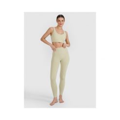 Legginsy do jogi i pilatesu szybkoschnące damskie 4F 4FWSS25TFTIF323. Zielone legginsy sportowe damskie 4f, bez wzorów, z elastanu, na jogę i pilates. Za 91.99 zł.