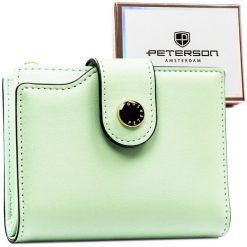 Zielony portfel damski ze skóry ekologicznej zamykany na suwak i zatrzask PTN 012-JK6 Peterson. Zielone portfele damskie Peterson, bez wzorów, ze skóry ekologicznej. Za 79.99 zł.