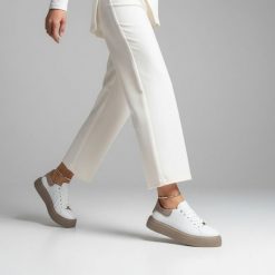 Białe Sneakersy Filippo Sportowe Buty Damskie. Białe półbuty damskie Filippo, w ażurowe wzory, z gumy, klasyczne, bez obcasa, na platformie, bez zapięcia. Za 209.00 zł.