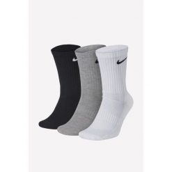Skarpety Nike 3 pary biały, czarny, szary. Szare legginsy sportowe męskie Nike, bez wzorów. Za 49.90 zł.