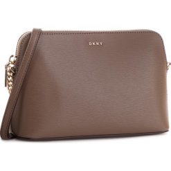 Torebka DKNY - Bryant Dome Cbody R83E3655 Desert DES. Listonoszki damskie marki DKNY. W wyprzedaży za 429.00 zł.