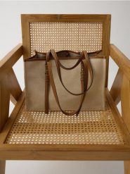 Jutowa torebka shopper - brązowy. Brązowe torebki shopper damskie Reserved, bez wzorów, z bawełny, bez dodatków. Za 159.99 zł.