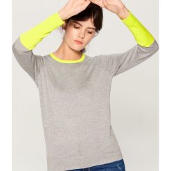 Sweter w bloki kolorów - Szary. Szare swetry damskie Mohito. Za 69.99 zł.