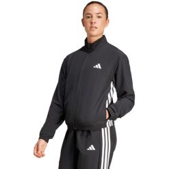 Kurtka damska adidas Train Essentials 3-Stripes. Białe bluzy sportowe damskie Adidas, bez wzorów, z elastanu, bez kaptura, do biegania, climacool (adidas). Za 186.99 zł.
